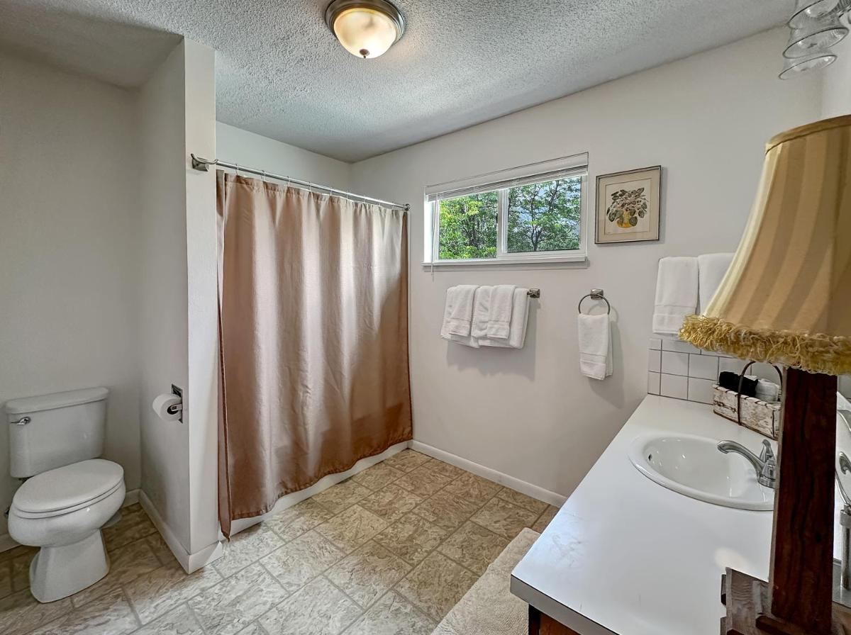Rocky Mountain Inn - Housity