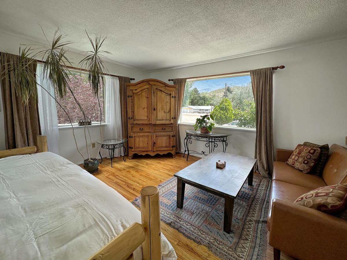 Rocky Mountain Inn - Housity