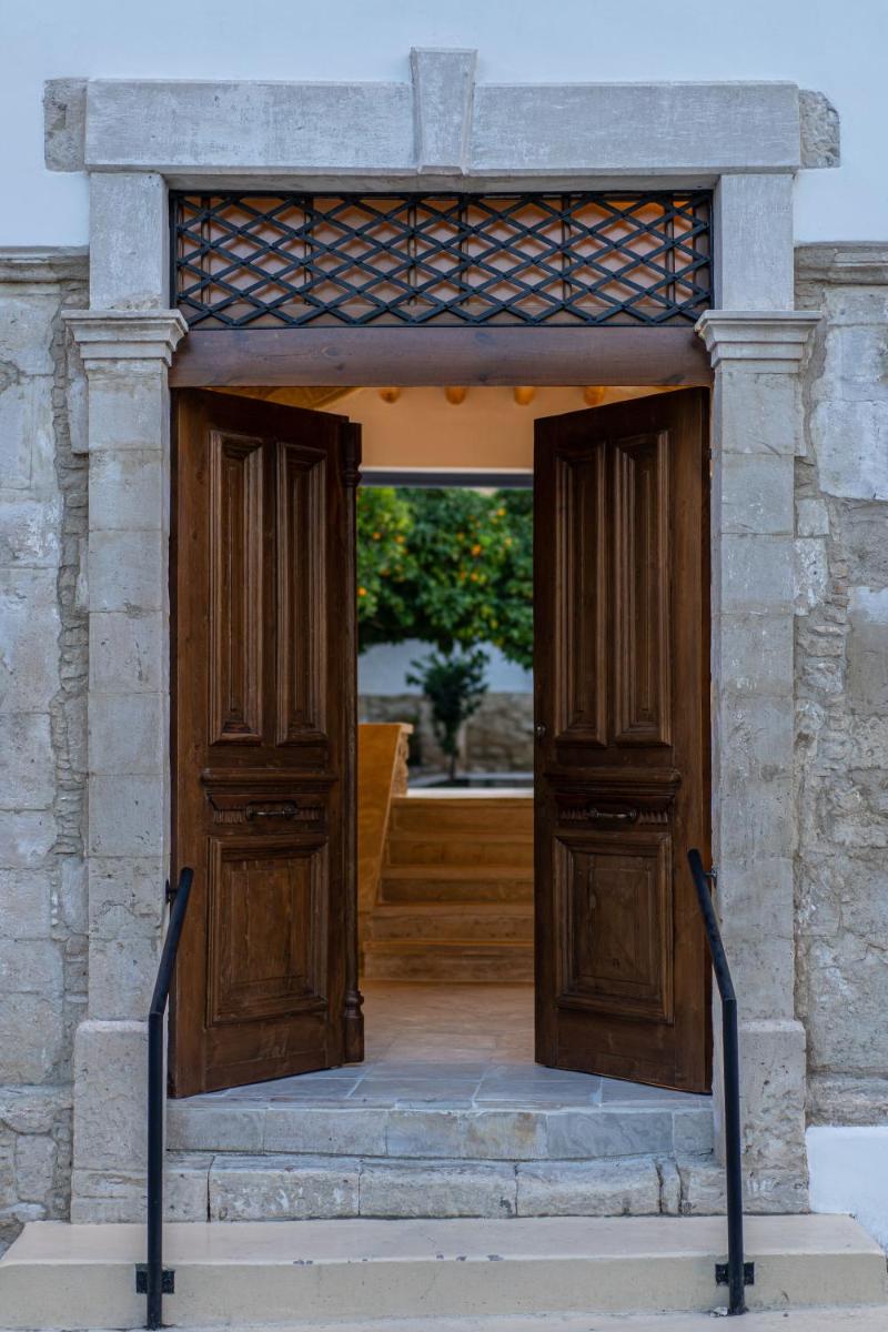 The Courtyard Episkopi Guest Houses - Housity