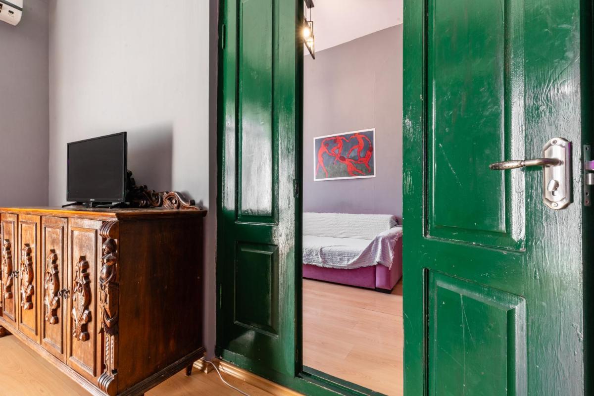 Suitetrails - Doors Apartment of Freedom Square