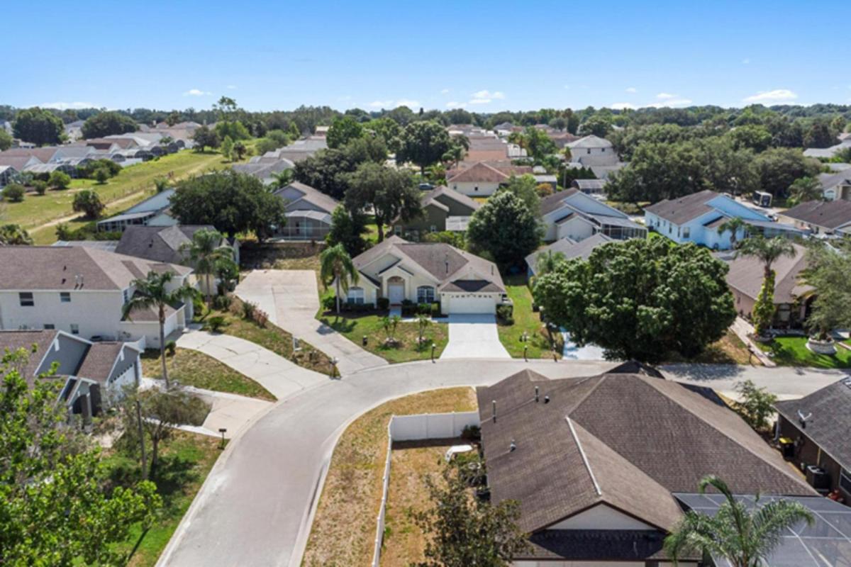 Stunning 4-bedroom Villa w/ Pool - Close to Disney Parks and Gulf Courses! - Housity