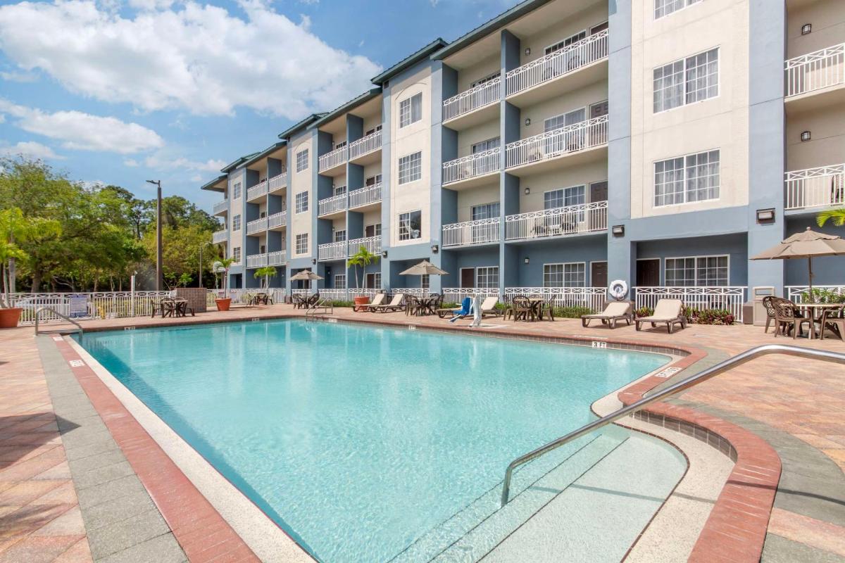 Best Western Naples Plaza Hotel - Housity