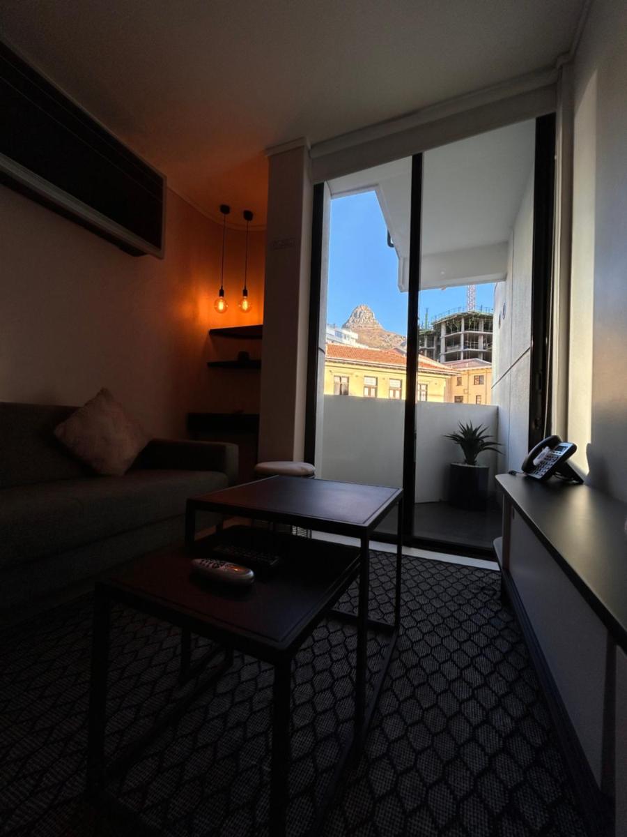 Stay Blissful at The Flamingo - Housity