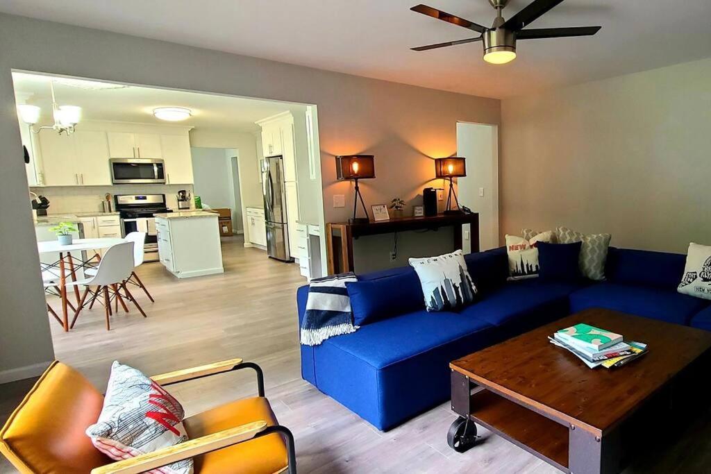 Perfect Vacation Home with Game Room Theater Hot Tub - Housity