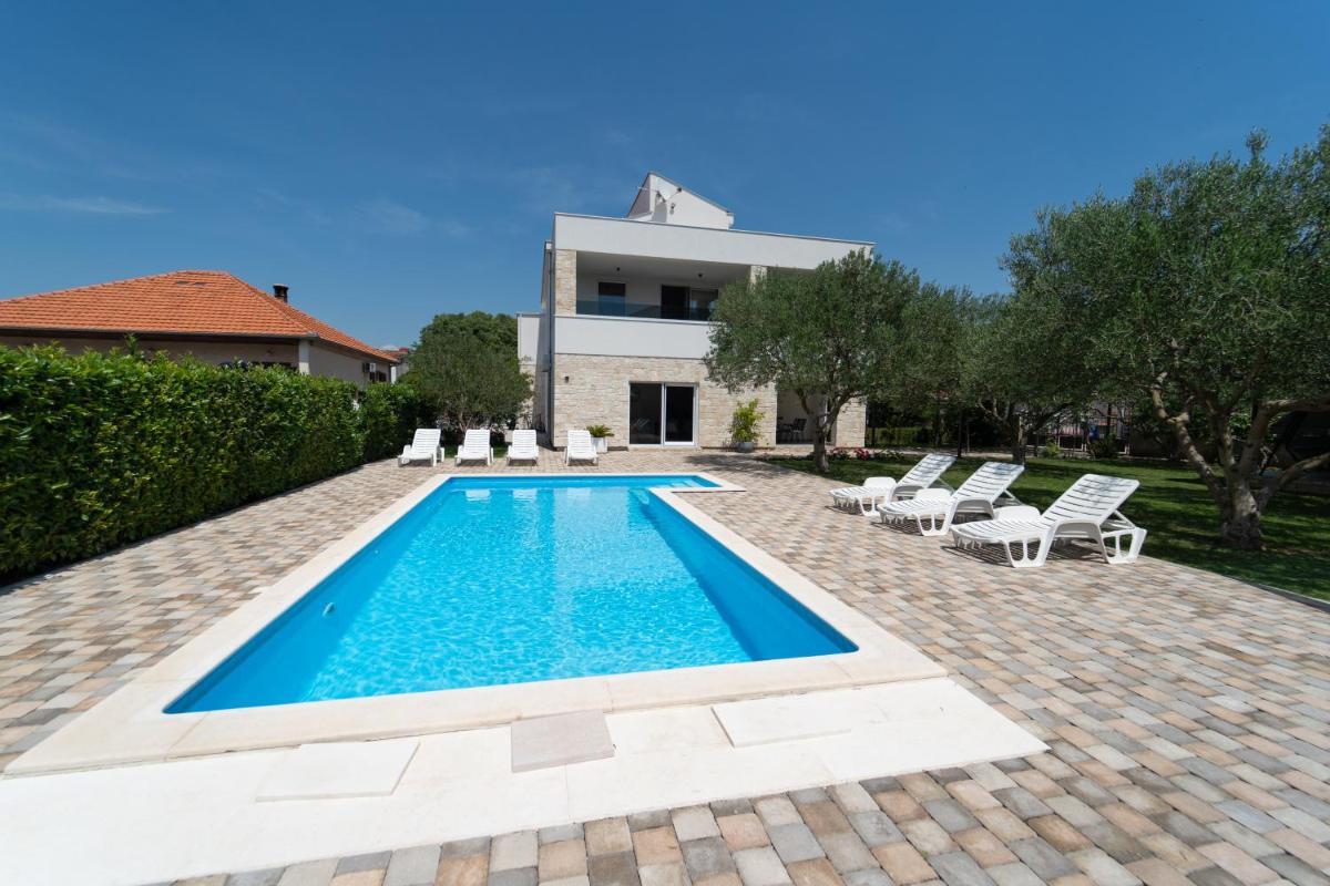 Apartments Coronata - Hizvo