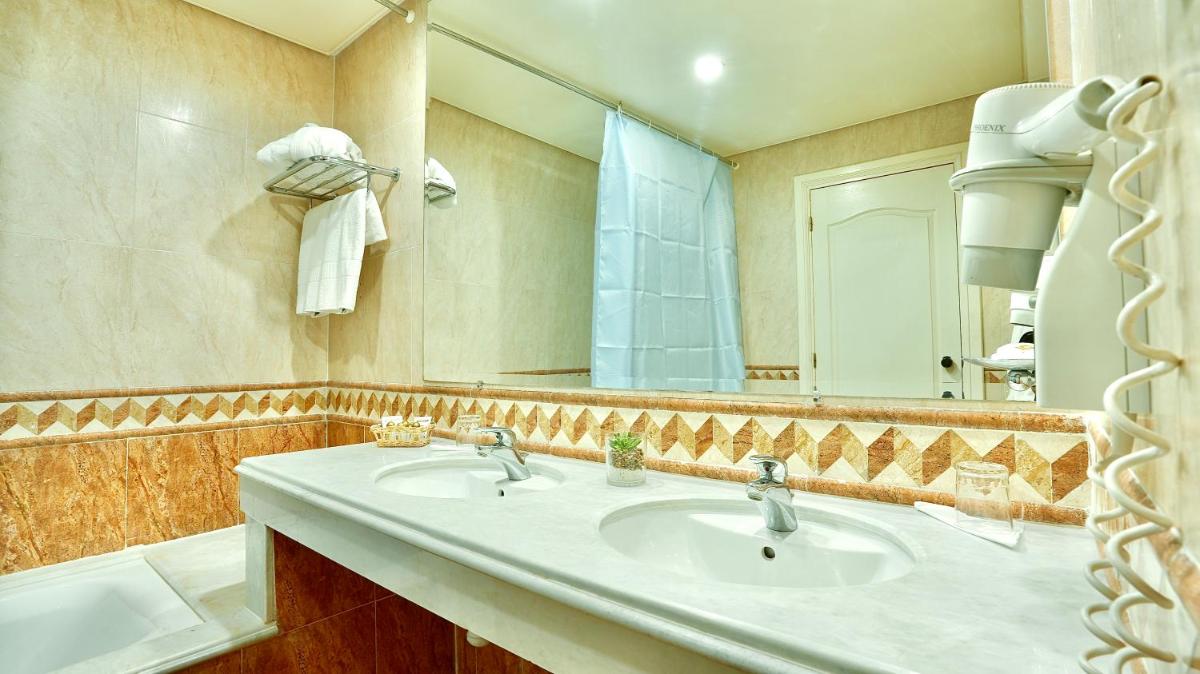 Hotel Menzeh Dalia - Housity