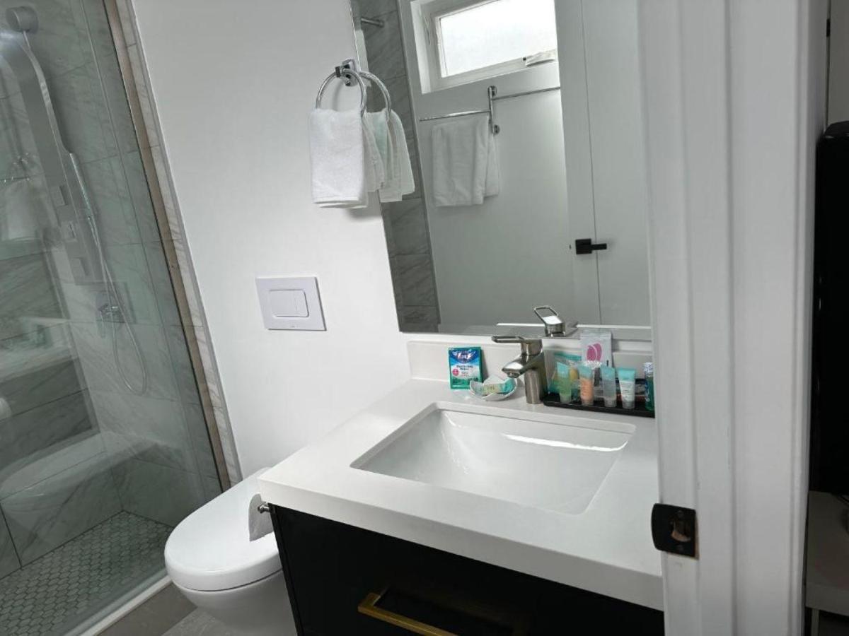 Dimond Abode #1 New Modern Luxe Spacious, Oakland, CA - Housity