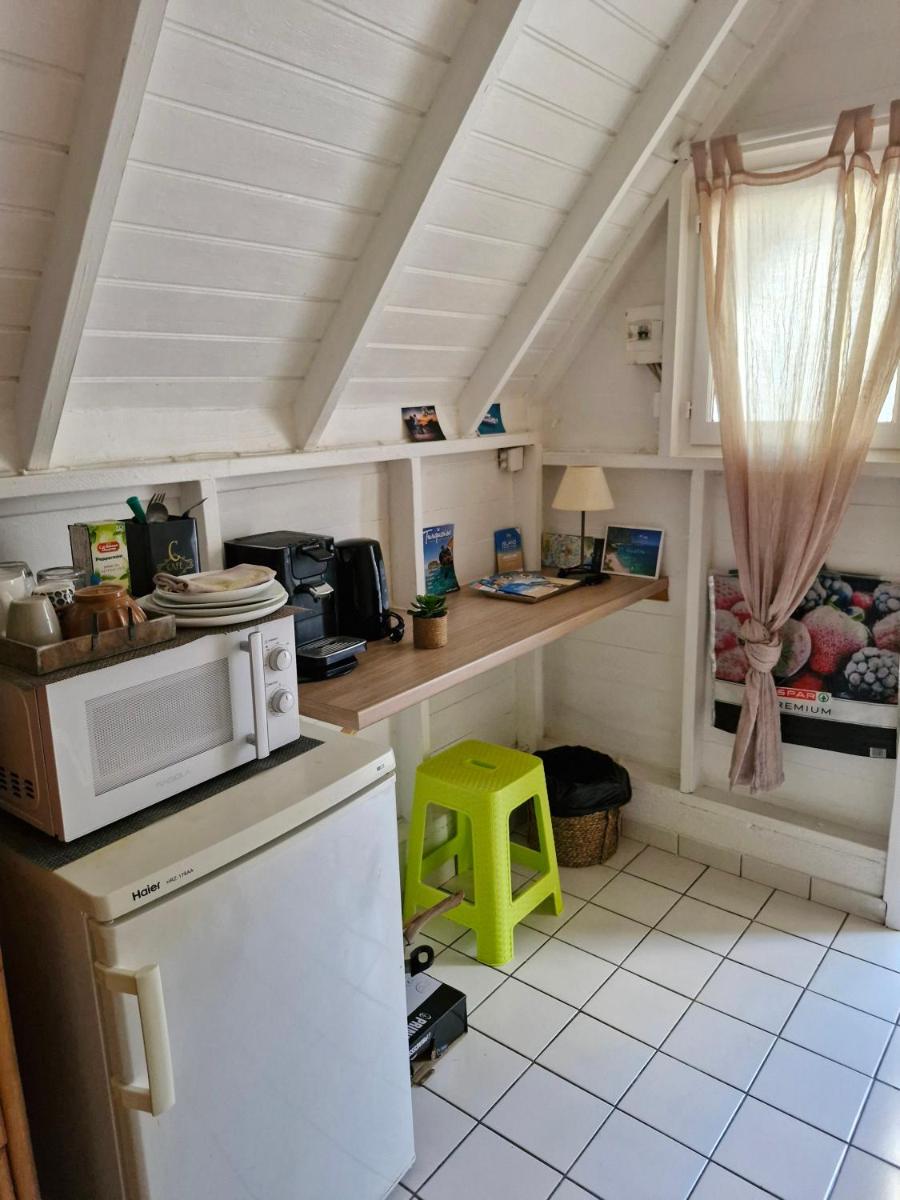 Petite case creole avec jardin au calme - Housity