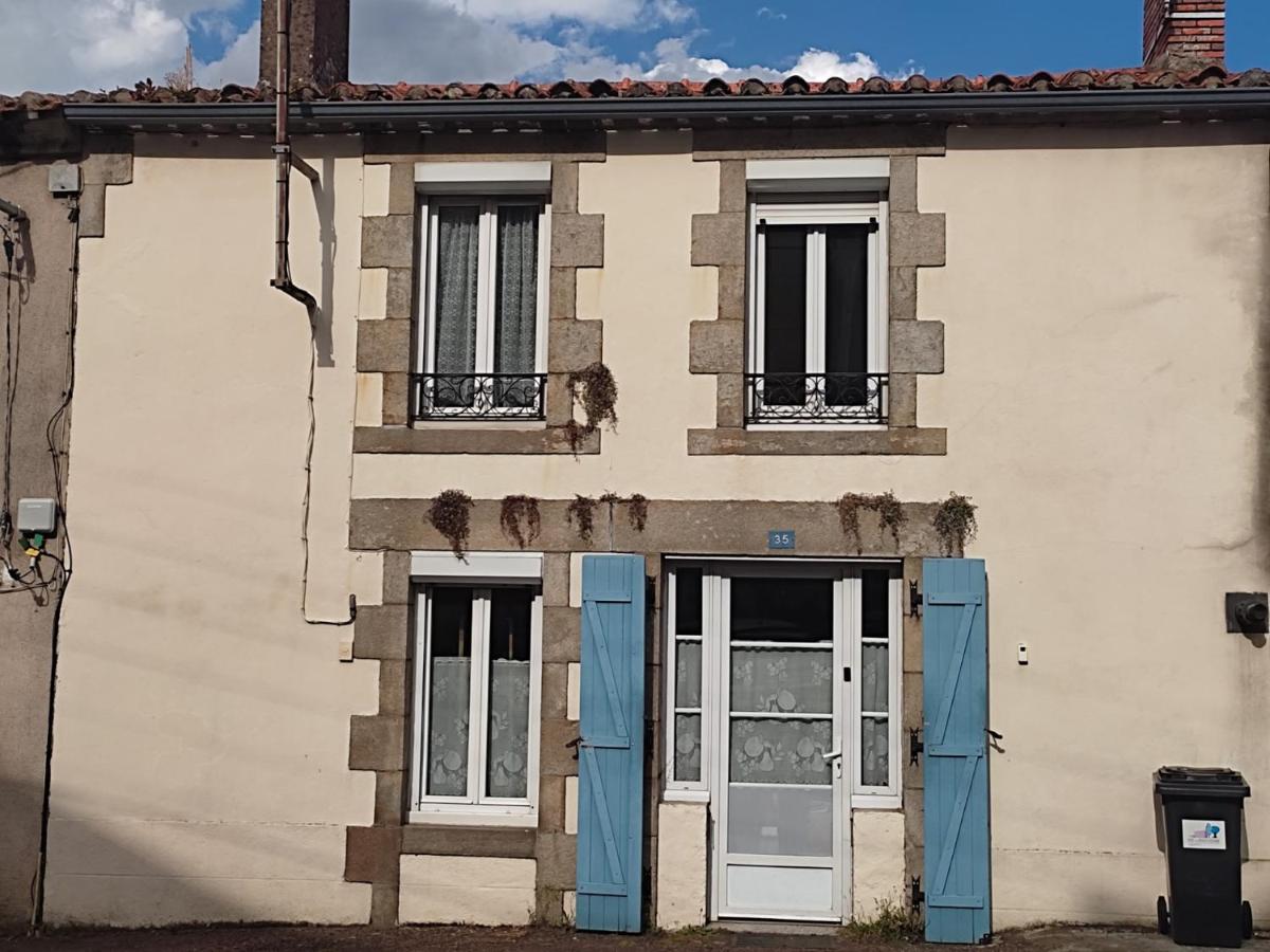 Maison de bourg spacieuse avec terrasse - Housity