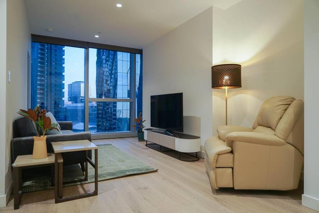 Brand New 1BR Apt With Unbeatable Location - Housity