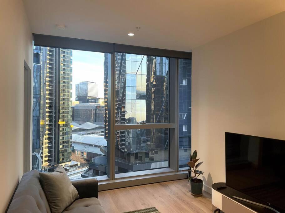 Brand New 1BR Apt With Unbeatable Location - Housity