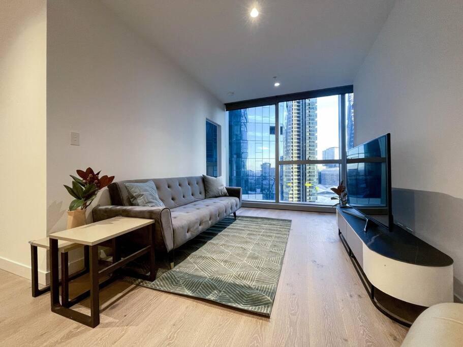 Brand New 1BR Apt With Unbeatable Location - Housity