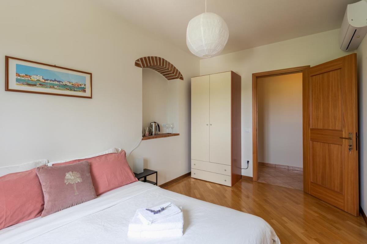 L'Antica Colombaia; B&B room with private terrace - Housity