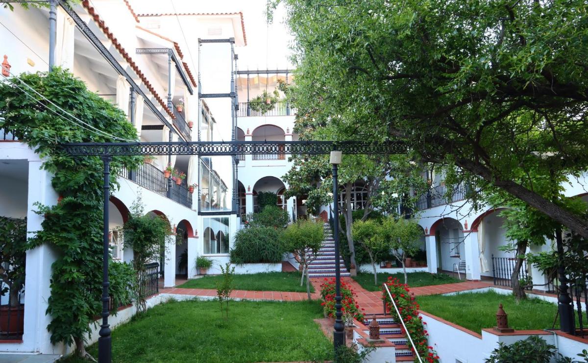 Jardín al aire libre en Hotel Varinia Serena - Balneario de Alange