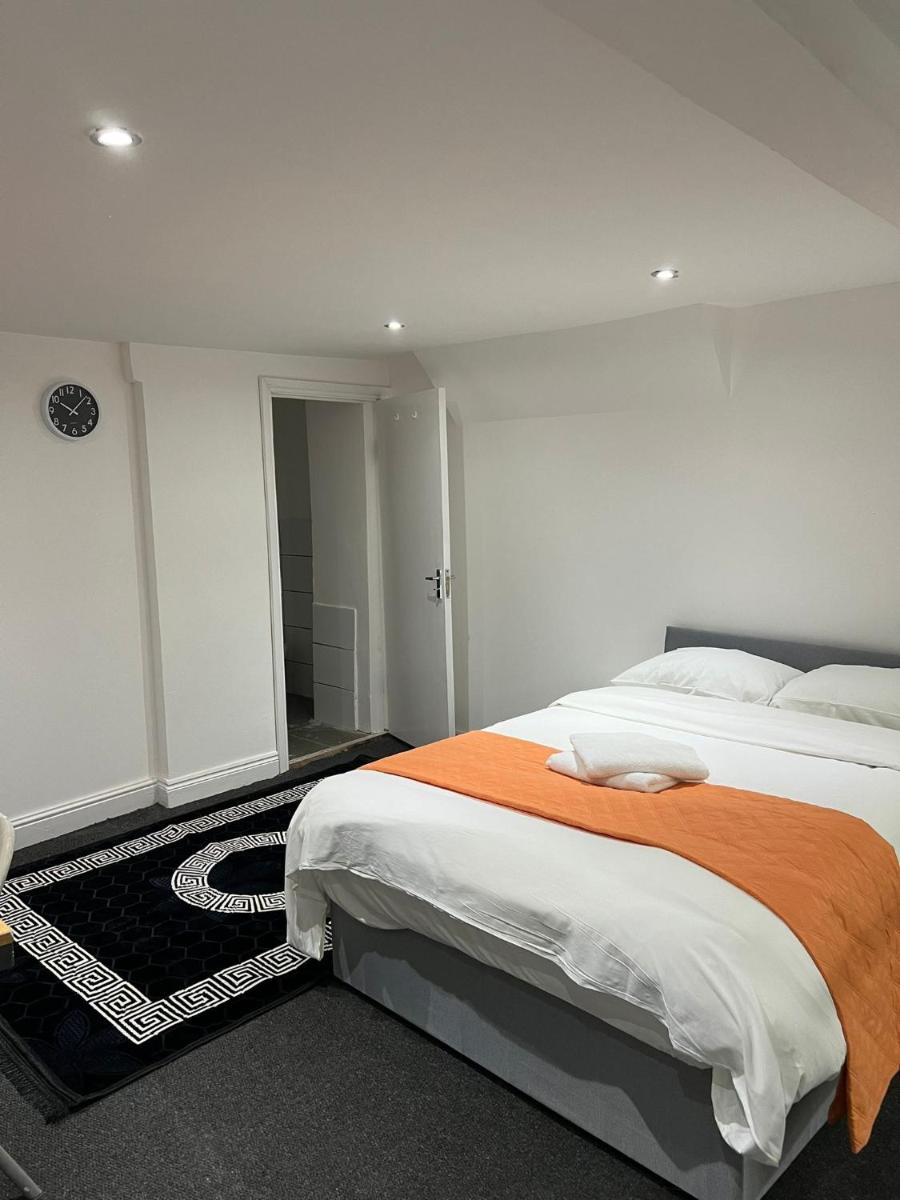 Starlet Manor Park - Housity