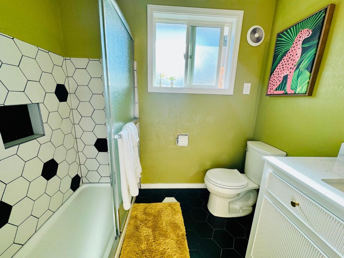 Welcome! Colorful 50's Ranch in the Heart of Eugene - Housity