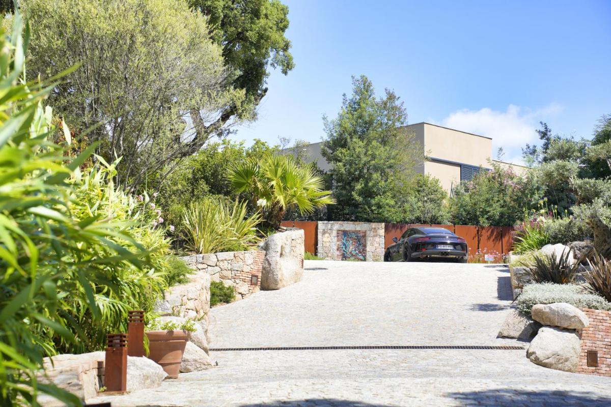 Jardin de l'établissement Les Regalia Hôtel & Spa