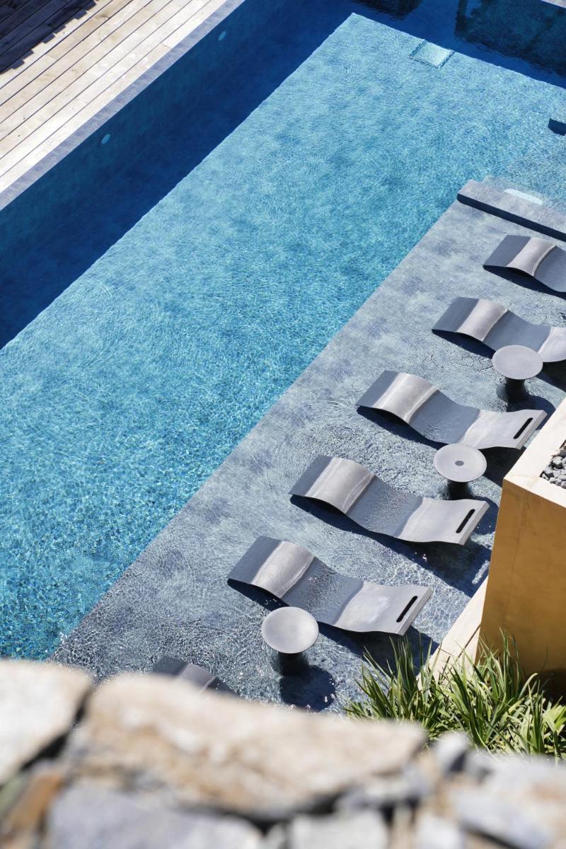 Piscine de l'établissement Les Regalia Hôtel & Spa ou située à proximité