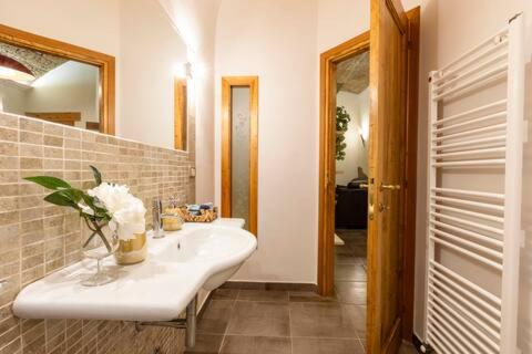 Sun Flowers House - Housity