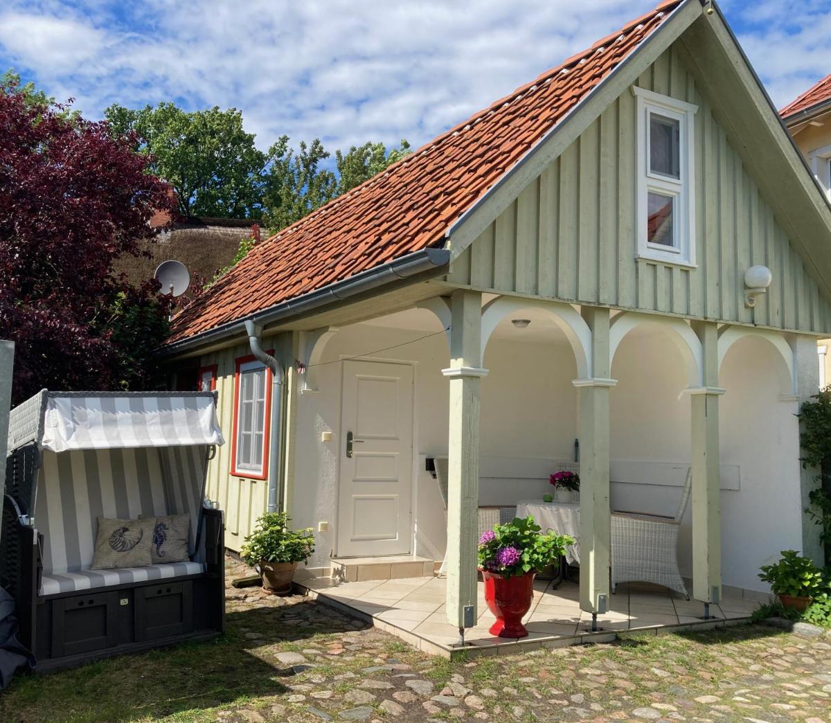 Kleines Haus am Hafen - ruhig und grün am Ortsrand - Housity