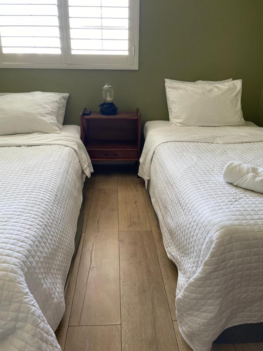Private Room in LA with free WIFI and TV with Shared Kitchen - Housity