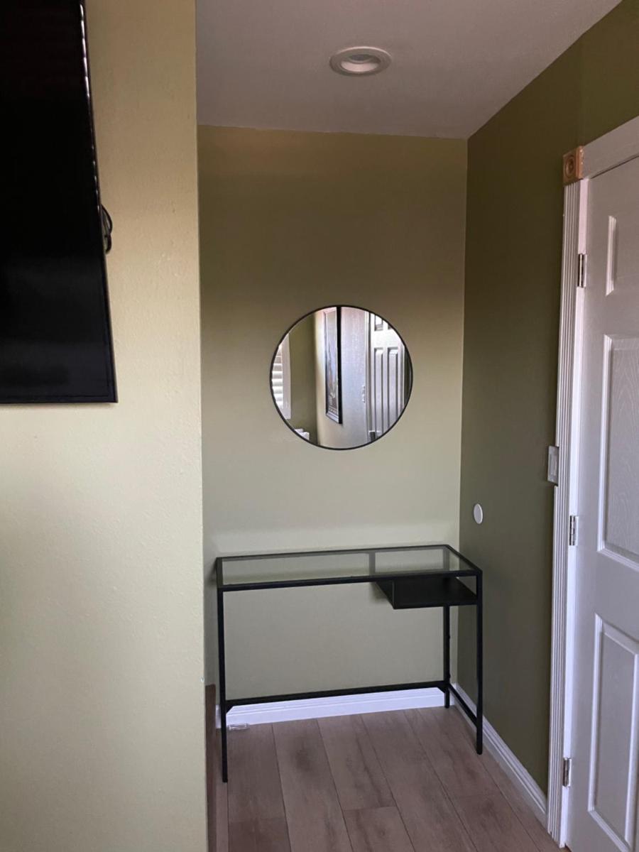 Private Room in LA with free WIFI and TV with Shared Kitchen - Housity