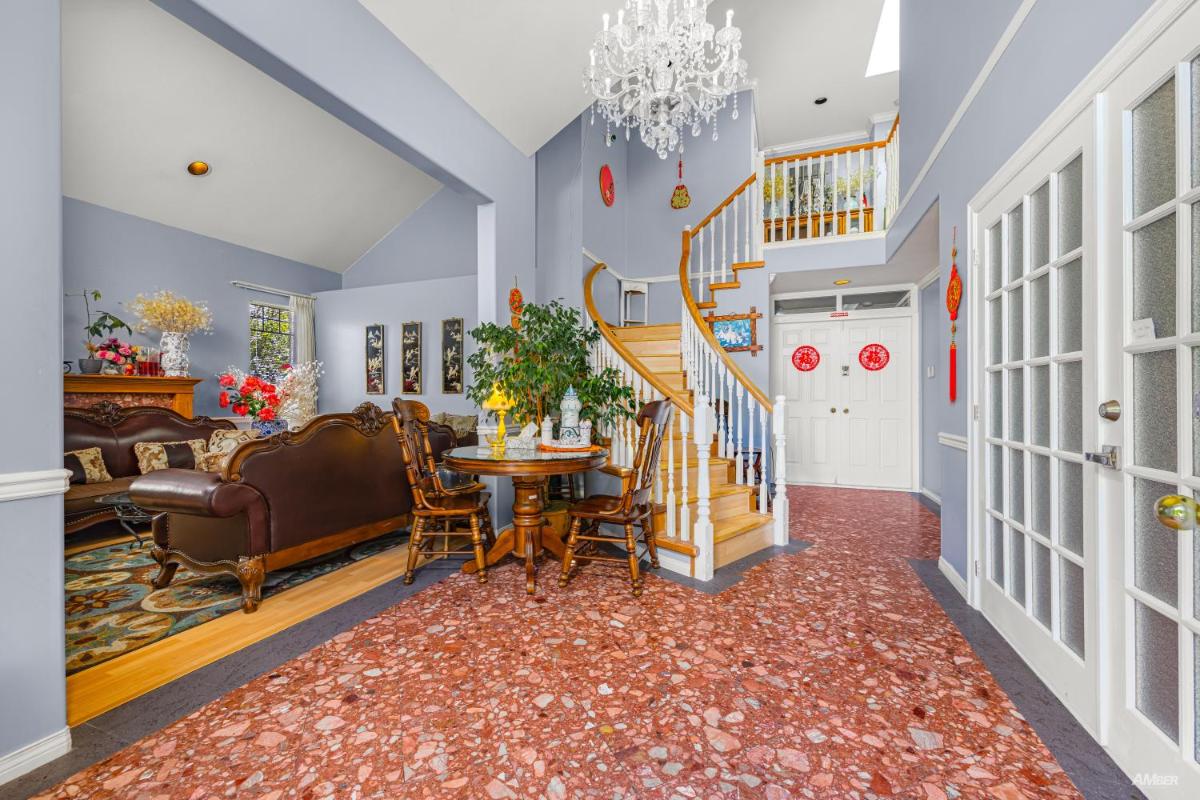 Charming Family Hotel - Housity