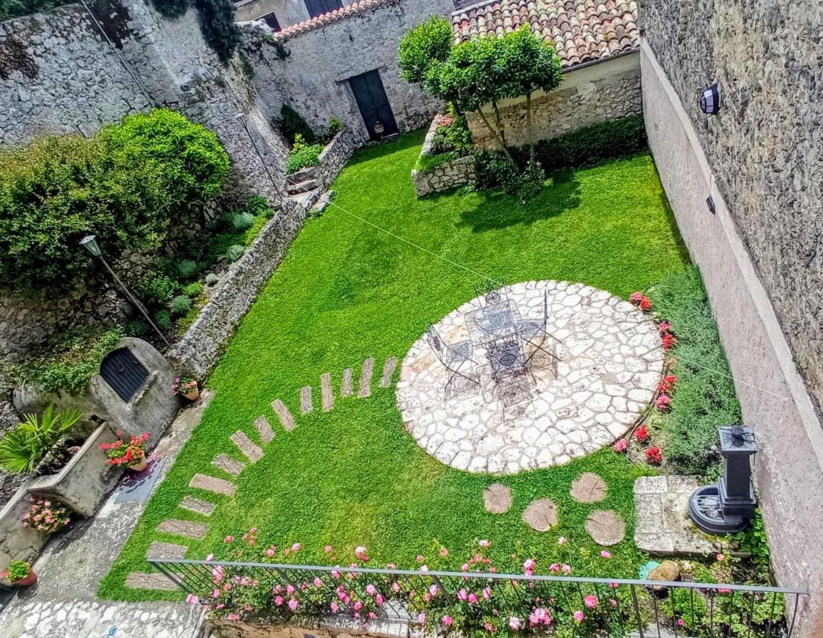 Il Falconiere - Housity