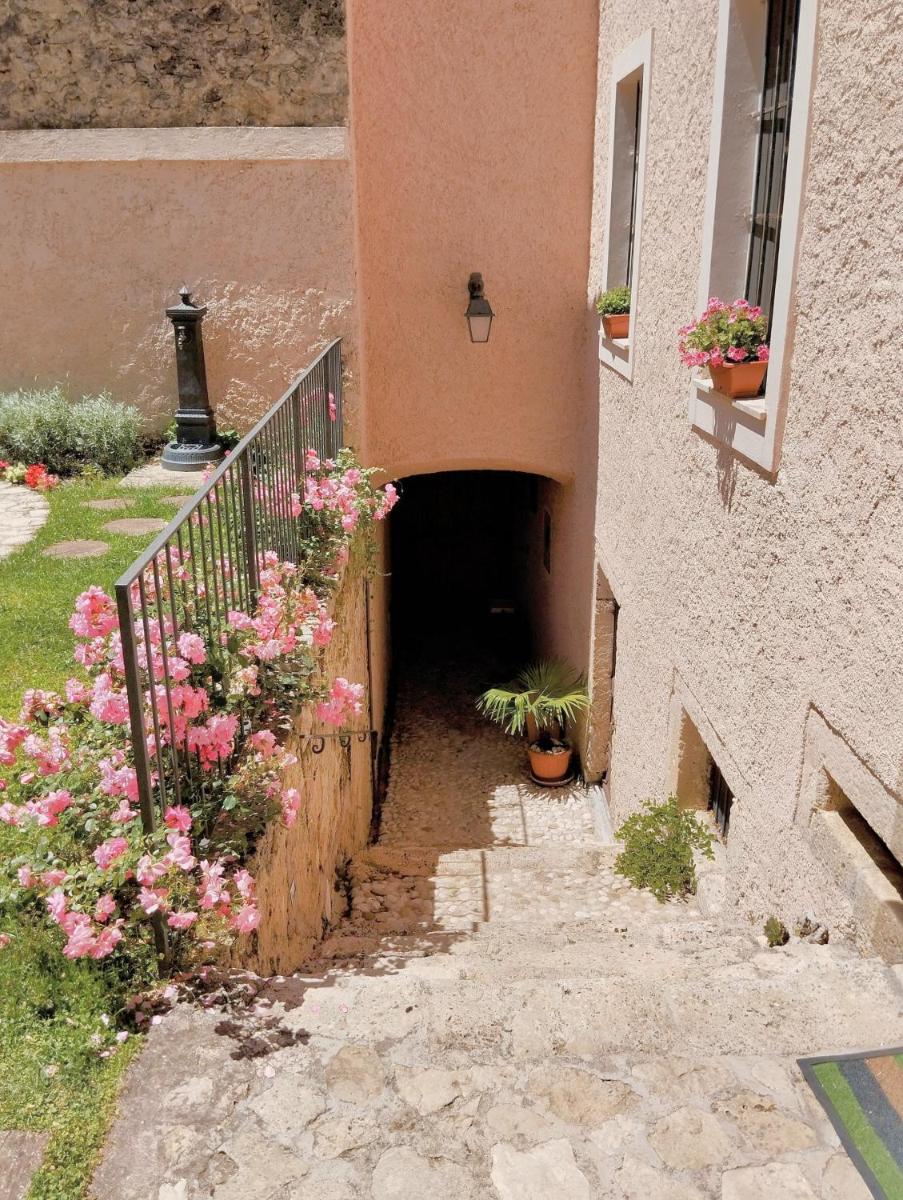 Il Falconiere - Housity