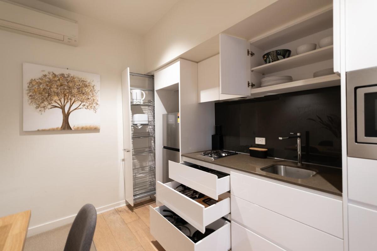 Nice View 2br Apt At William St Pool Gym Balcony - Housity