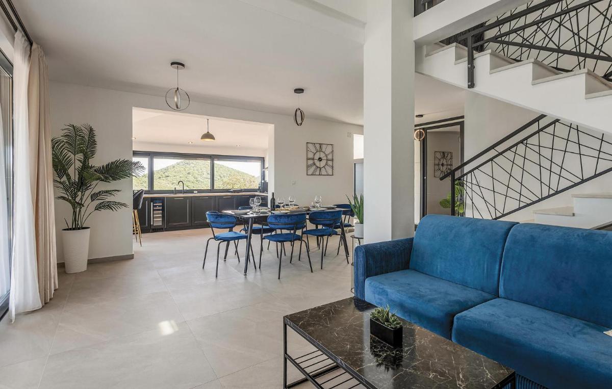 Stunning Home In Zman - Housity