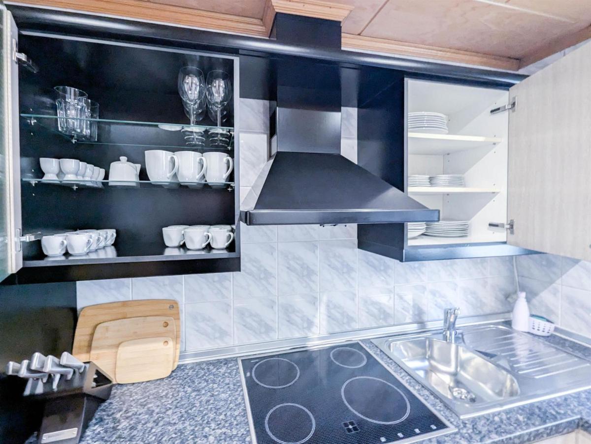ALFA Stuttgart 3 Zimmer 6 Betten Apartment Zuffenhausen Porsche Bosch BZ WLAN EBK WM - Housity