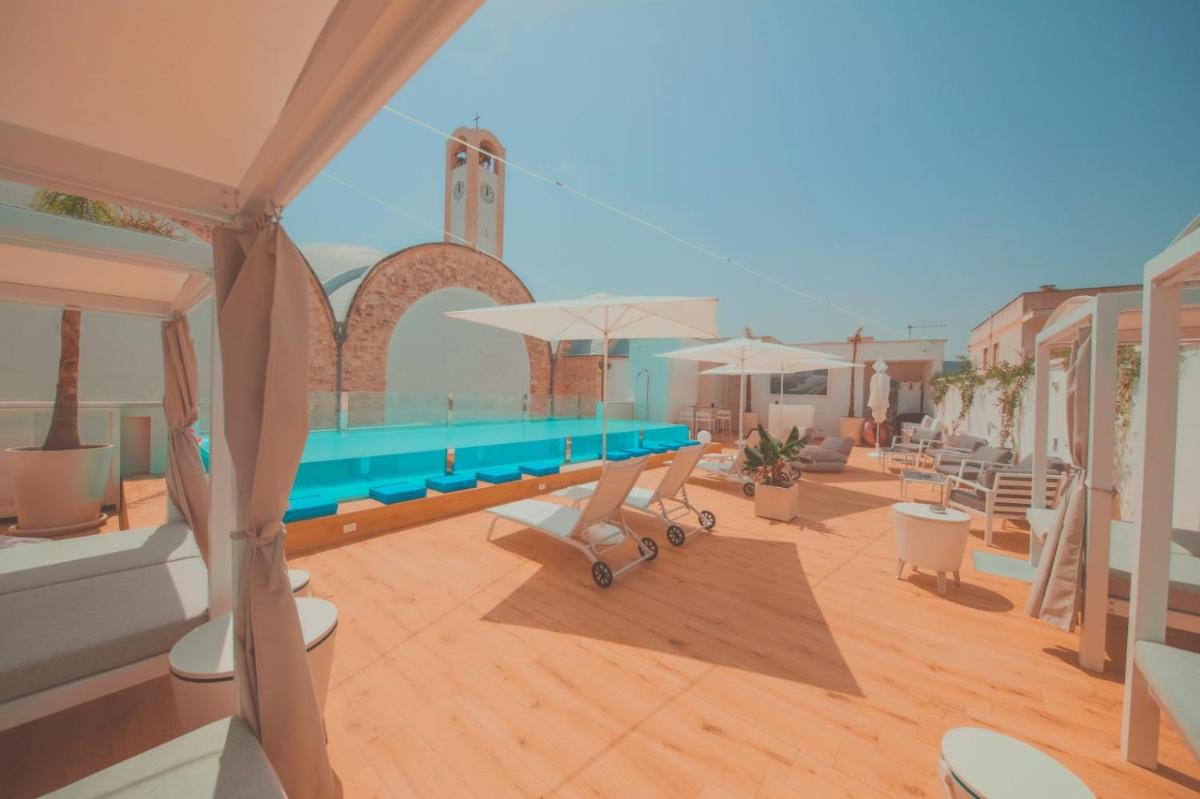 Cleros Sky Lounge - Housity