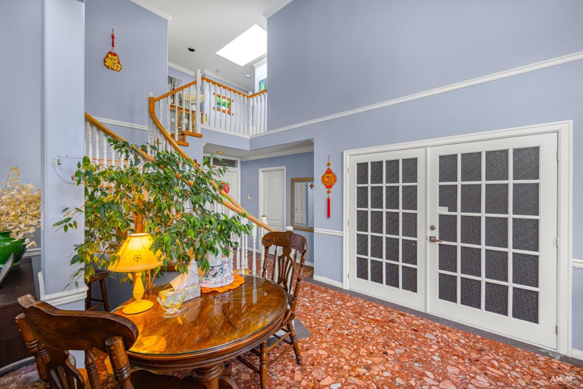 Charming Family Hotel - Housity