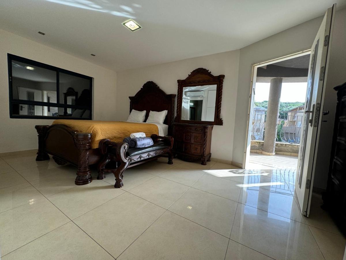 Vila Manor - Housity