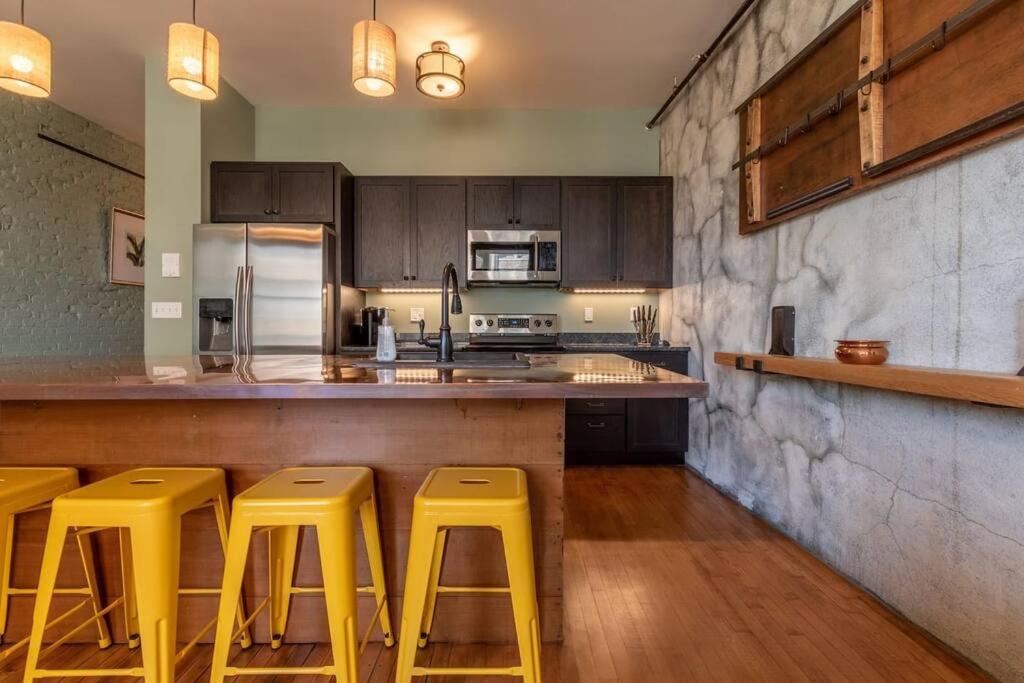 Stylish Urban Hideaway-Rooftop Oasis - Housity