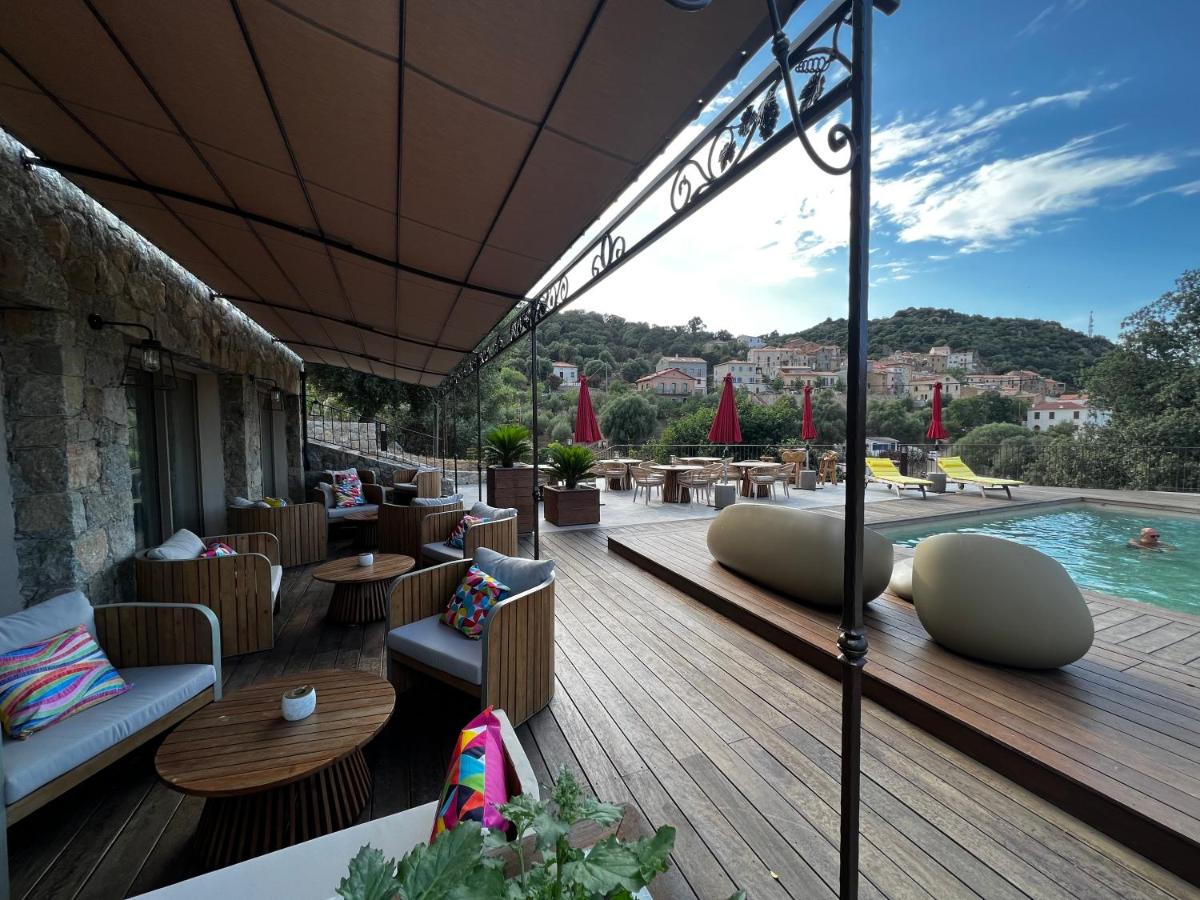Piscine de l'établissement Hôtel Casale Olmia ou située à proximité