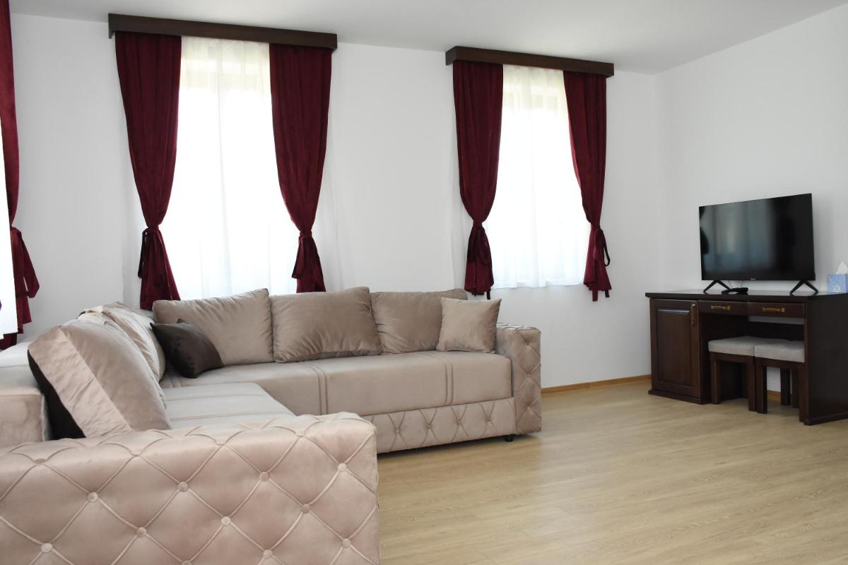 Kod Bogdanovica - Housity