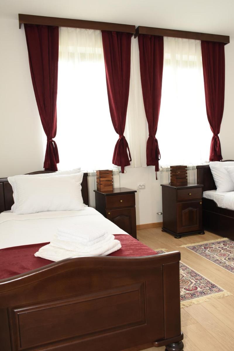 Kod Bogdanovica - Housity