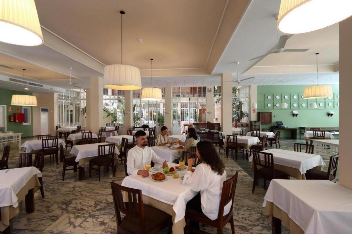 Un restaurante o sitio para comer en Gran Hotel Aqualange - Balneario de Alange