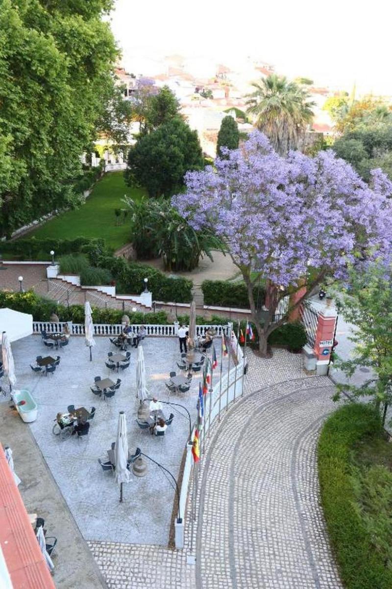 Jardín al aire libre en Gran Hotel Aqualange - Balneario de Alange