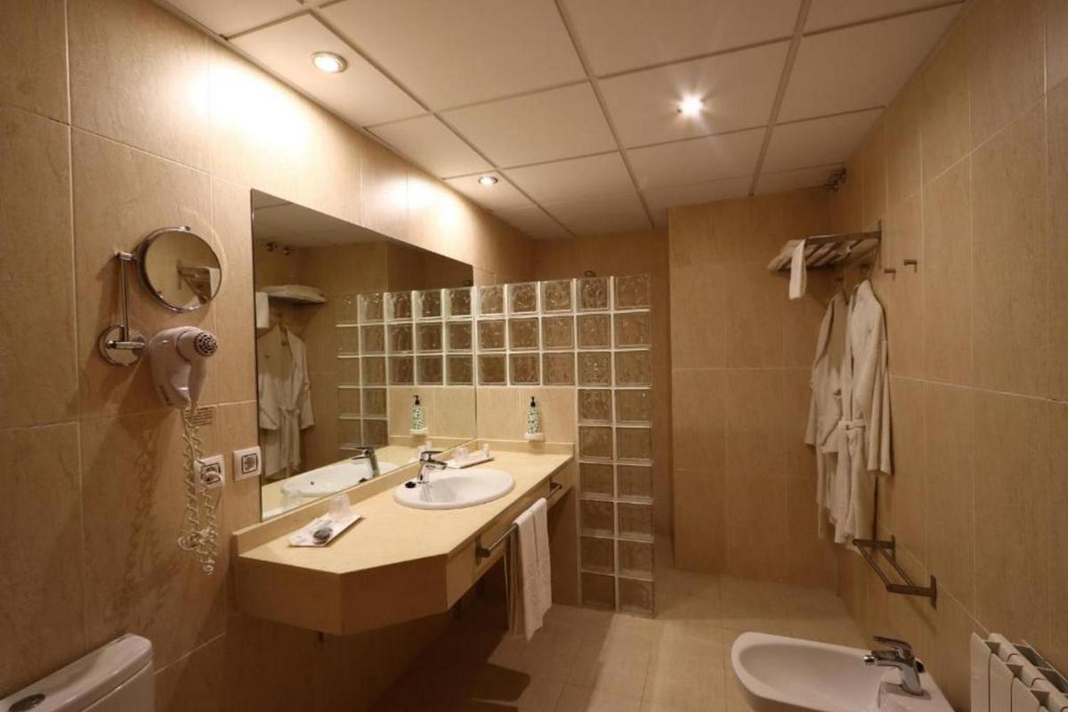 Un baño de Gran Hotel Aqualange - Balneario de Alange