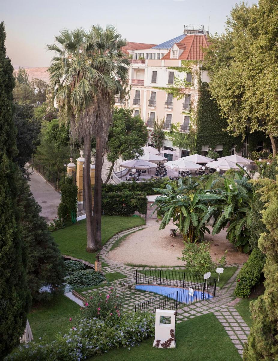 Jardín al aire libre en Gran Hotel Aqualange - Balneario de Alange