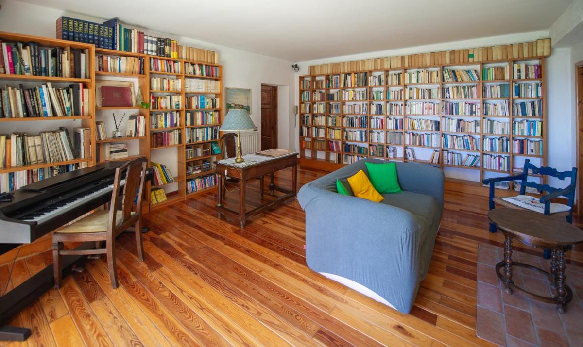 Must View Villa - Housity