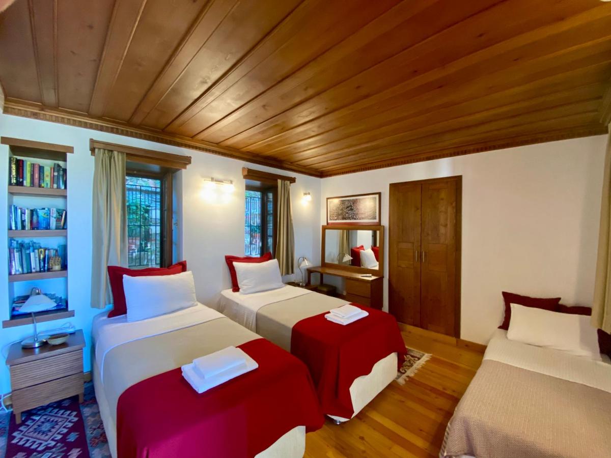Ionia House - Housity