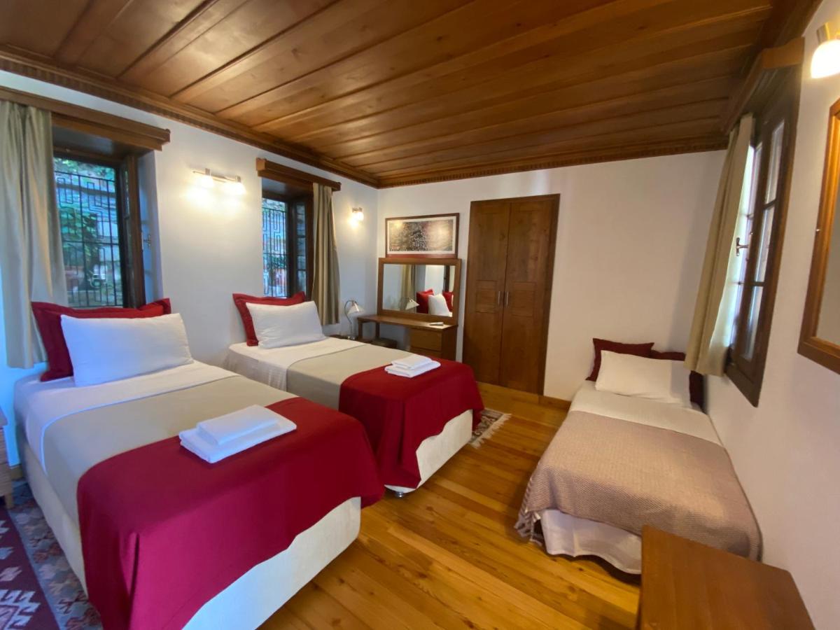 Ionia House - Housity
