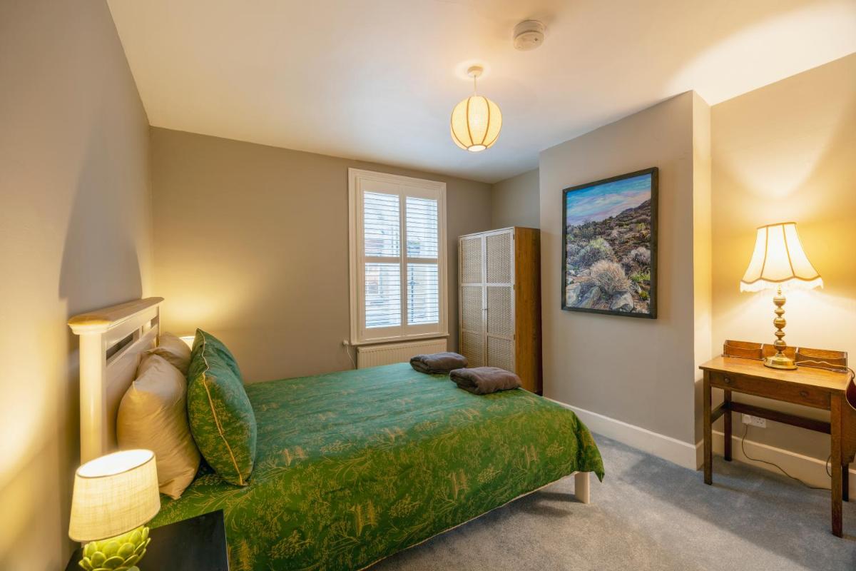 City Centre Luxury House - Garden Oasis, Kingsize beds - Hizvo