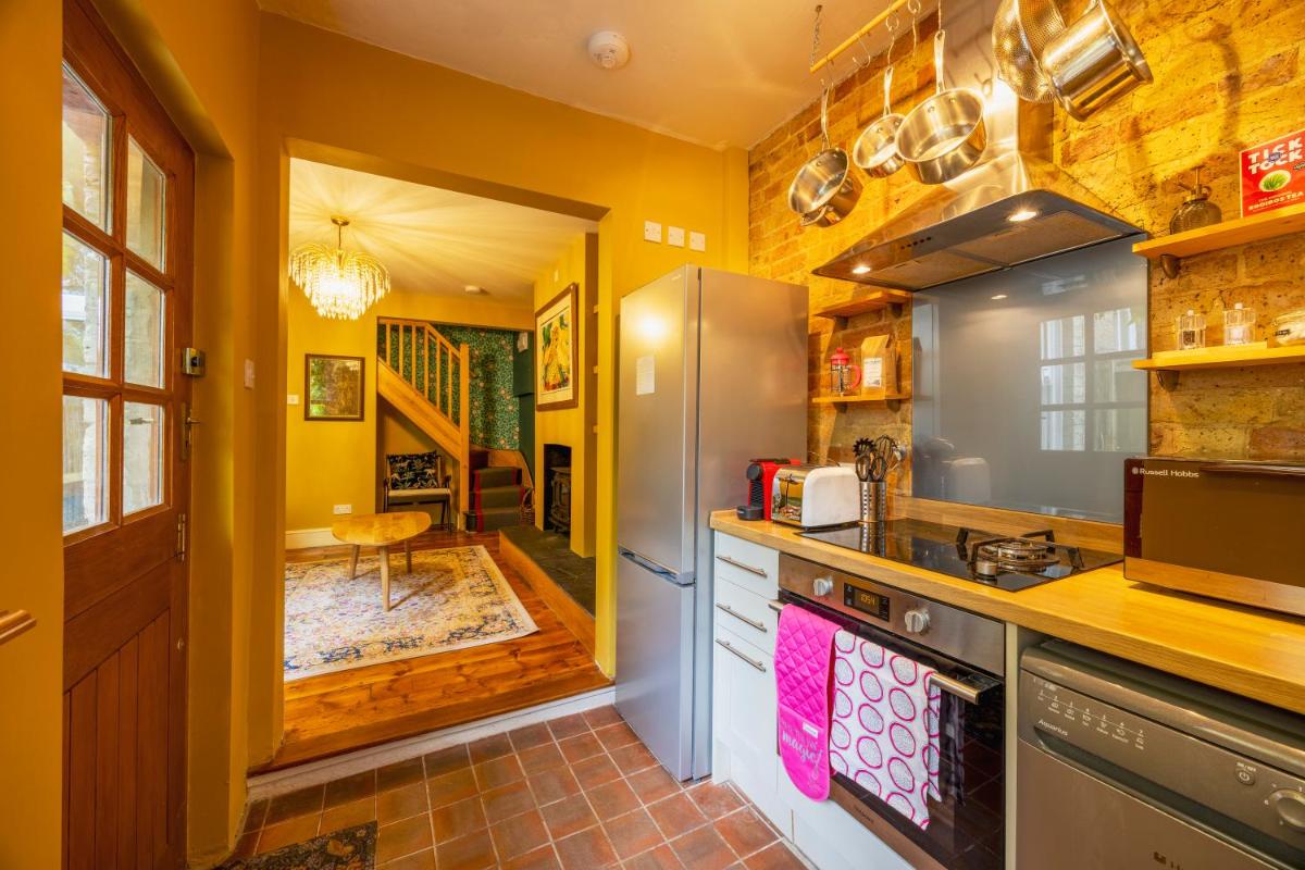 City Centre Luxury House - Garden Oasis, Kingsize beds - Hizvo