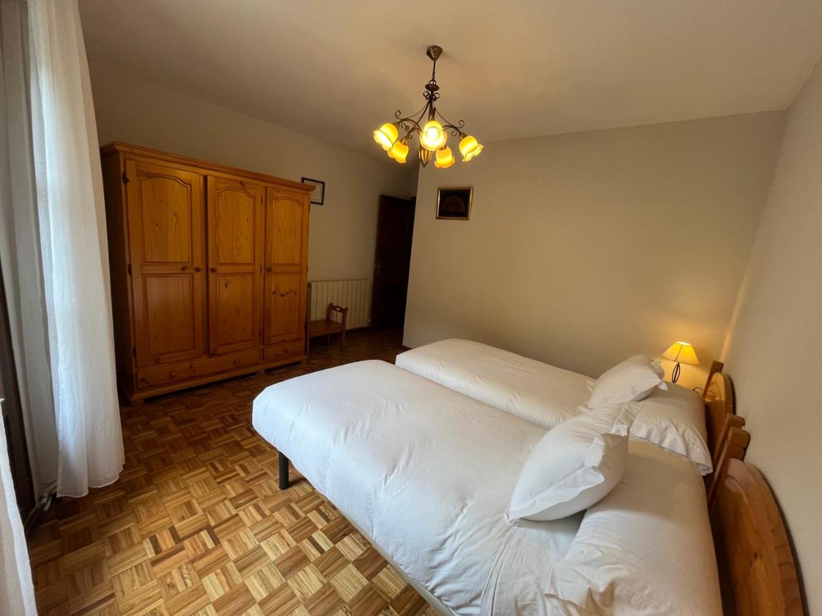 vivienda turistica en la plaza del pueblo - Housity