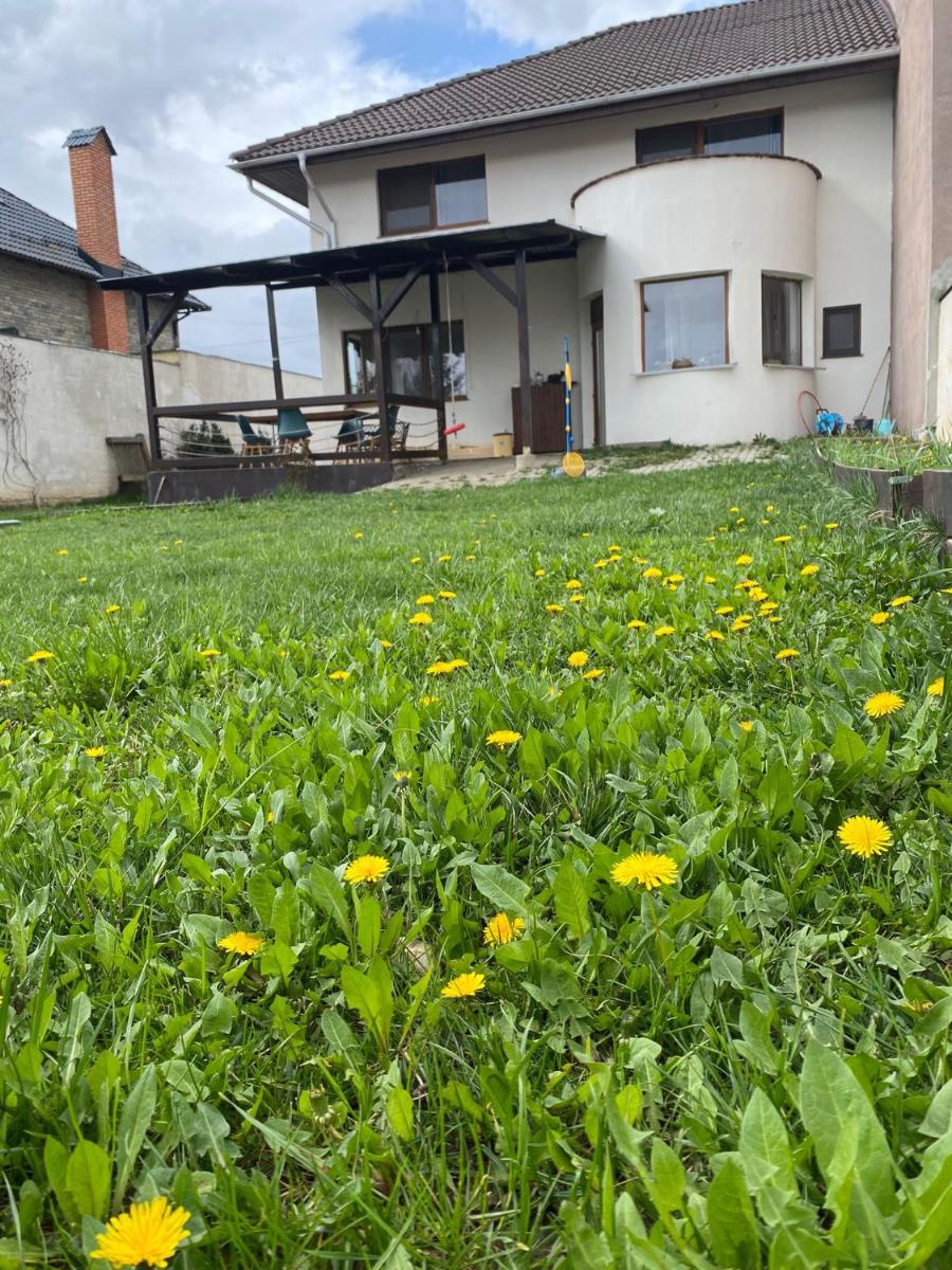 Sit And Dream Home with Terrace and Yard - Housity